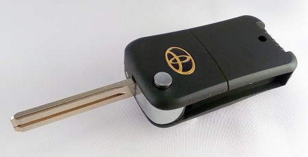 выкидной ключ тойота 2 кнопки в стиле порше логотип